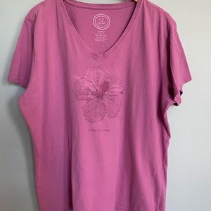 Life is Good Hibiscus VNeck. XXL